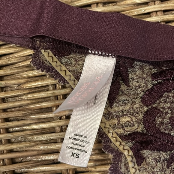 Victoria secret bra and panty set NWOT! Never worn was given as a gift - Picture 5 of 9